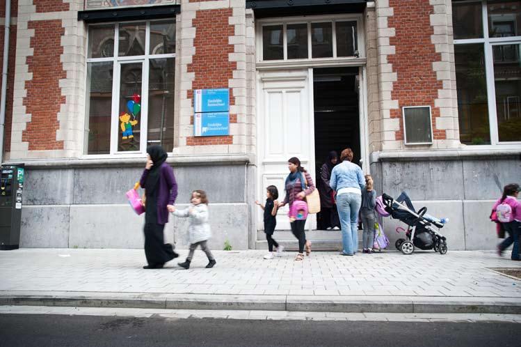 Die zorgen voor een veilige schoolomgeving aan basisschool Mozaïek en ze beperken de overlast van laden en lossen op de openbare weg door lokale handelaars.