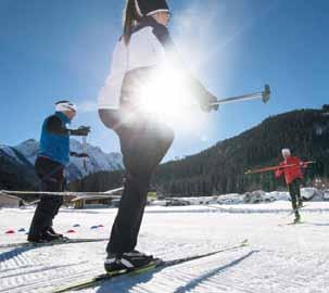 30 Uhr auf der Übungswiese Dorfmitte statt. Das Team von Ski- und Snowboardlehrern wird Sie mit tollen Lichteffekten, Musik und viel Abwechslung in den Darbietungen begeistern.