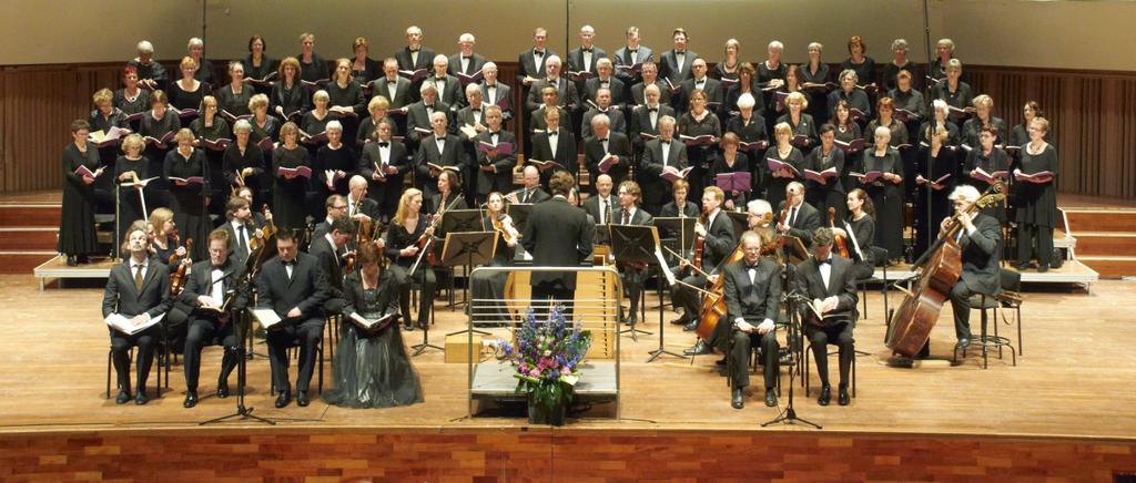 Het koor repeteert wekelijks in Dendermonde onder leiding van Ludwig Van Gijsegem.