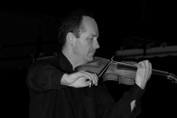 Paul Klinck, concertmeester Paul Klinck studeerde viool bij Rudolf Werthen aan het Gentse Conservatorium. Daar behaalde hij het Hoger Diploma viool met de grootste onderscheiding.