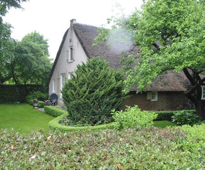 Beeldkwaliteit Om te voorkomen dat het beeld ontstaat van vrijstaande woningen die te krap op hun kavel staan, geldt er een maximaal bebouwingspercentage.