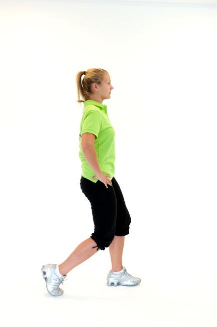 Iliopsoas (heupbuiger) - Staand: zet met een voet een stap naar voren, buig de knie (standbeen) en breng je lichaamsgewicht naar dat been.