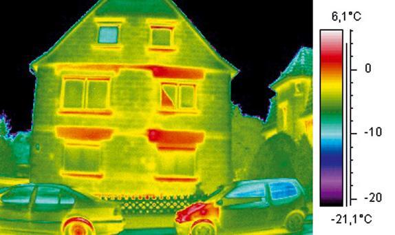 koudebruggen Ter plaatse van de koude bruggen stroomt de warmte gemakkelijker naar buiten, waardoor de temperatuur er