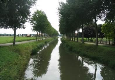 UITSTAPJES SEPTEMBER: DINSDAG 3 OKTOBER 10.00 uur FRUITTOCHT DOOR DE BETUWE We rijden vandaag door een van de mooiste riviergebieden van Nederland, De Betuwe.