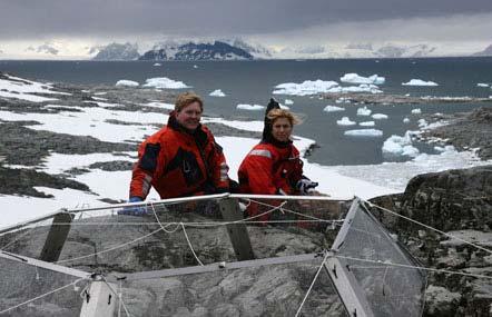 Onder leiding van professor Hans Oerlemans van de Universiteit van Utrecht vindt op dit moment onderzoek plaats in West-Antarctica. Daar breken op dit moment ijsbergen af ter grootte van Nederland.