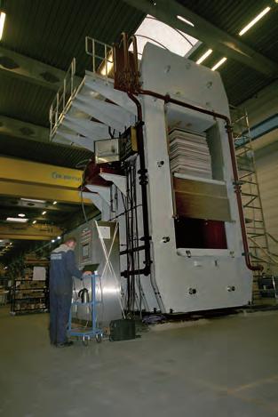 Technisch nieuws Aandrijving voor zware pers In opdracht van een Belgische machinefabriek heeft Hydrauvision Systems de aandrijving en besturing van een zware hydraulische pers ontwikkeld.