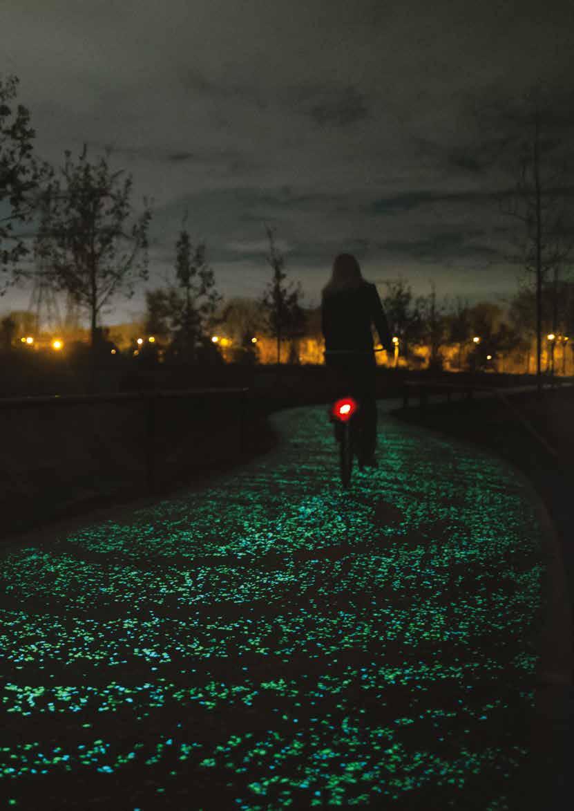 Opening Van Gogh-Roosegaarde fietspad wereldwijd in de media Op 12 november 2014 werd in Eindhoven het Van