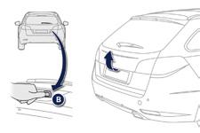 Toegang tot de auto Elektrisch bedienbare achterklep (SW) Openen 2 Auto vergrendeld/ supervergrendeld F Druk op deze knop A van de afstandsbediening.