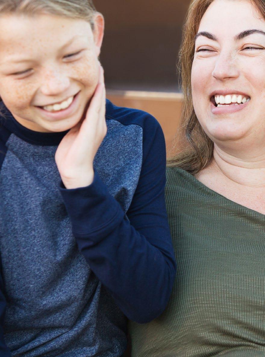 Ouders blijven belangrijk. Bouwen aan veiligheid en contact Via gezinswonen bieden we kinderen en jongeren een langdurige, veilige en stabiele plek in een vertrouwde gezinssituatie.