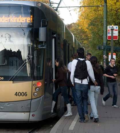 Een nieuwe generatie trams Elke dag rijden ruim 300 trams door de Brusselse straten. Onder hen 62 trams van het type 3000 en 19 van het type 4000.