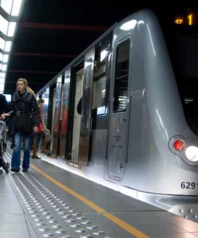 metronet met 40 % stijgen. Het metrostel heeft een revolutionair design, is 94 meter lang en is al de zesde generatie rollend materieel op het Brusselse metronet, sinds de start in 1976.