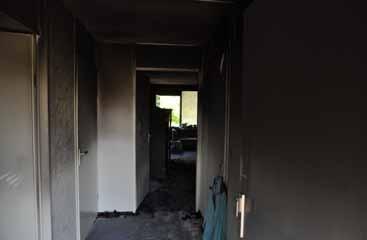 Een technische oorzaak is niet aangetroffen. Brandschade in woonkamer. Rookschade in gehele woning. Woning enkele weken onbewoonbaar.