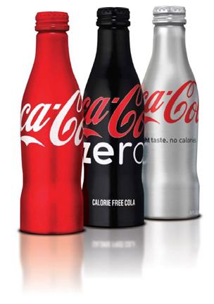 Drie jaar later is Coca-Cola te koop in een kingsize fles voor de dorstige drinker: anderhalf keer de inhoud van het standaardflesje. En in 1970 verschijnt in België de literfles met schroefdop.
