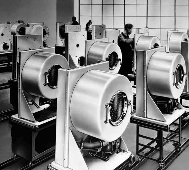 000 wasmachines in 1955 zijn wij thuis in alle huishoudens.