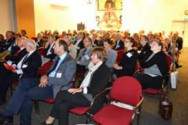 De eerste drie boeken werden uitgereikt aan vertrekkend NVOG-voorzitter Sjaak Wijma, NTOG hoofdredacteur Velja Mijatovic en Simon Schoonderwoerd van hoofdsponsor Ferring (middelste foto rechterkolom).