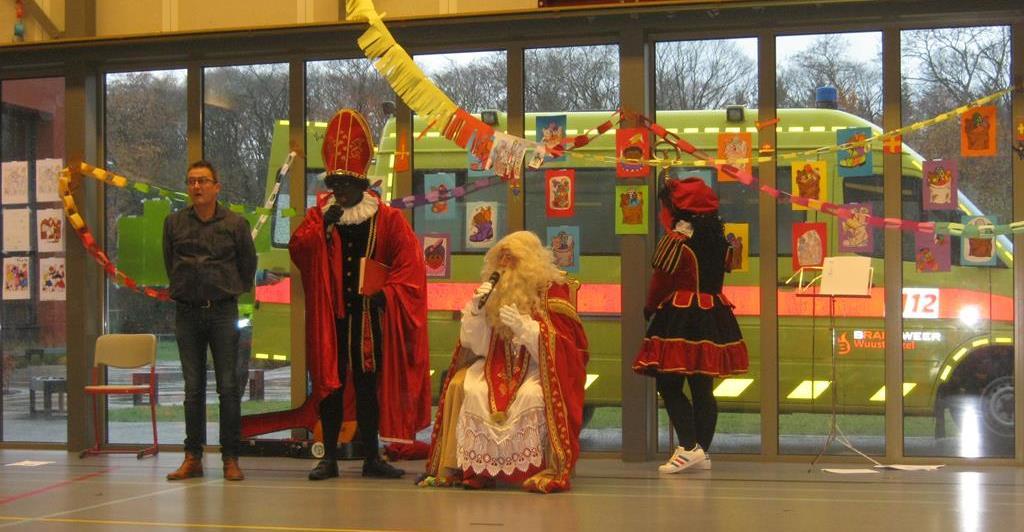 Een verjaardagsfeest missen staat niet in Sinterklaas woordenboek en agenda. Nog wat zwakjes. Pijn in de rug en een stramme nek.