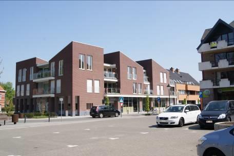 Meergezinswoningen aan het Kerkplein Meergezinswoningen in de Polderdreef Het gebied tussen de Baron de Gieylaan en de spoorweg wordt ingenomen door