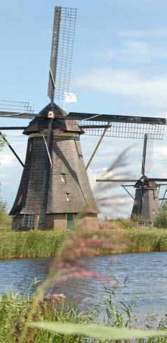 Bezienswaardigheid 1: Werelderfgoed Kinderdijk Nergens ter wereld staan zoveel molens bij elkaar als bij het Werelderfgoed Kinderdijk.