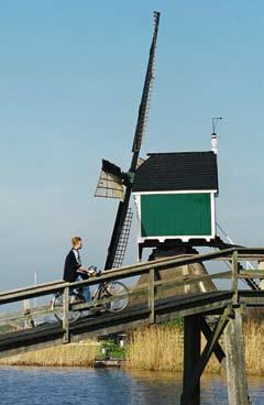 Bezienswaardigheid 8: Achterlandse molen Samen met De Achtkante molen en De Graaflandse molen bemaalde De Achterlandse molen de polder Ammers-Graafland.