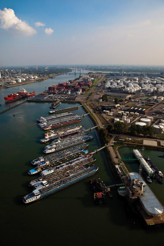 Mainport Rotterdam: internationale draaischijf Beredeneer waarom de haven van Rotterdam sterk van de globalisering profiteert?