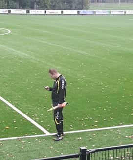 Klasse Jari. Mit de sfeer in uch team EN de aanwezige voetballende kwaliteiten kump dat zeker goud. Volle gaas kommend weekend taege die van Baek! Van ut tweede sjakele veer euver noa de mannen van 3.