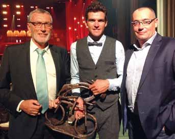 5 Freddy, Greg Van Avermaet en zoon Andy tijdens de prijsuitreiking Flandrien 2015.