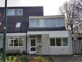 Het Nieuwe Wonen met financiering via Het Eemland Energiefonds staat voor: 3 6 DIRECTE WAARDE- VERHOGING WONING Door het in één keer doorvoeren FINANCIERING De VvE gaat de financiële verplichting aan