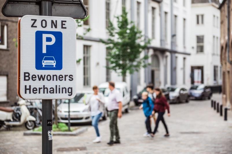 Nieuwe uitgangspunten In het stadscentrum is parkeren op straat voor bewoners of voor korte bezoeken (tot 3 uur); lang parkeren hoort in de