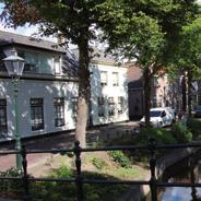In het gezellige Rijnsburg, op slechts enkele minuten afstand van het dorpscentrum, worden langs de Bankijkerweg De Pakhuyzen gerealiseerd, 24 woon-/werkwoningen.