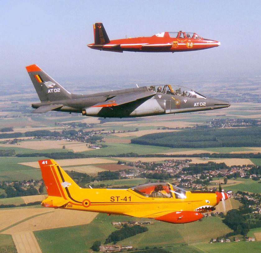 4 EF-14 en EF-28 van het 350 Escadrille, genomen door Antoine de Maere d Aertrijck tijdens een vlucht gedurende de