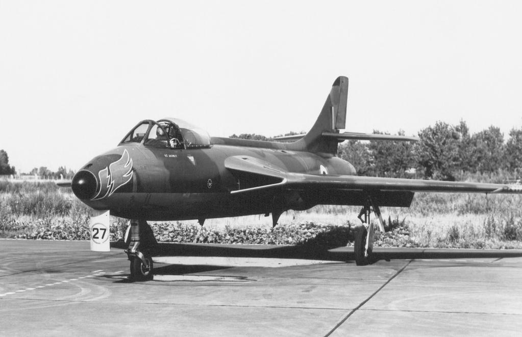 Hierboven : Hawker Hunter F.