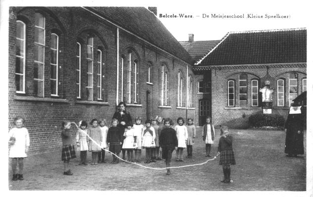 12. MEISJESSCHOOL U wandelt nu voorbij de Vrije basisschool Sint-Lutgart. De school werd opgericht door de zusters Maricollen in 1849. Oudere Belselenaars spreken nog van de meisjesschool.