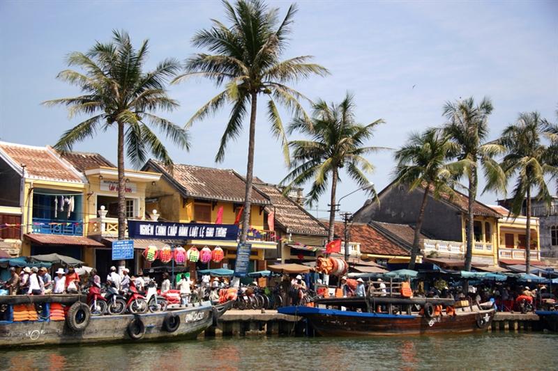 Dag 8: Hué - Danang - Marmeren Bergen - Hoi An Vandaag rijd je met onze eigen bus met een aantal tussenstops naar Hoi An.