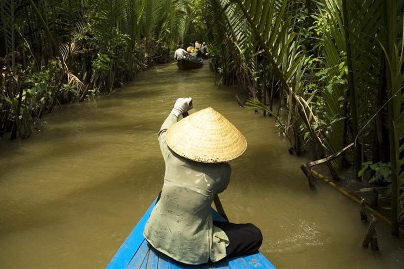 Dag 12: Ho Chi Minh-stad ± Can Tho (Mekongdelta) Per bus reis je in vijf uur (230 km) naar Can Tho, de enige universiteitsstad van de Mekongdelta.