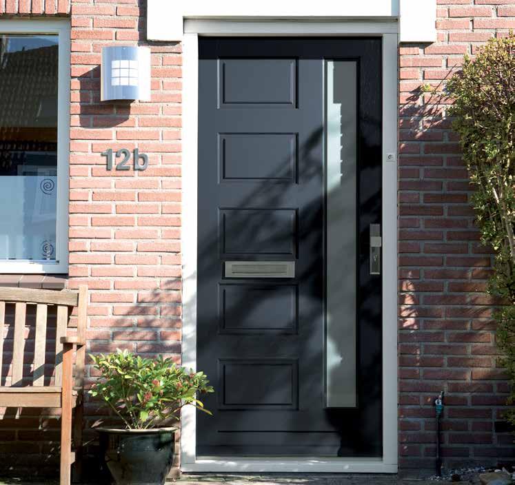 Skantrae Entrance 300 SKE 385 R ISO Satinato blanke bies SKE 387 L weldorpel WLD 04 Luxe voordeuren Binnen ons assortiment luxe voordeuren vallen de deuren uit de Entrance 300-serie op door hun