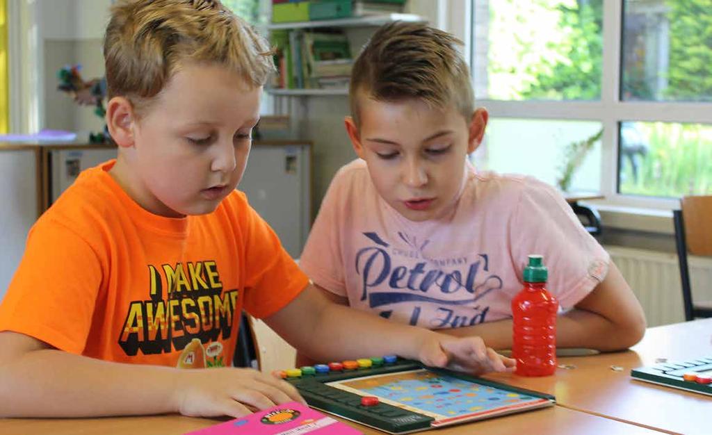 De GMR wordt gevormd door een afvaardiging van de personeels- en de oudergeleding van de De deelraad bestaat bij De Fakkel uit 3 medewerkers van het team en 3 ouders. deelraden.