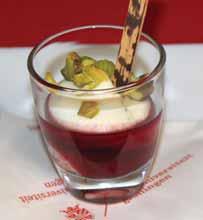 rozijnen en appel Mini gehaktballetje met hoisin, bieslook en sesamzaad Glaasje met geitenkaas, rode portstroop