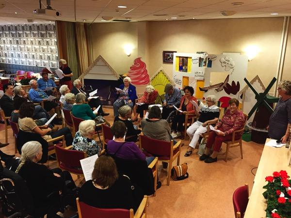 Projecten Atrium en het verhaal van Rotterdam- Centrum Februari t/m juni 2016 in Zorgcentrum Atrium Aan de hand van gesprekken met 30 bewoners in Atrium en in de wijk zijn een aantal thema s en