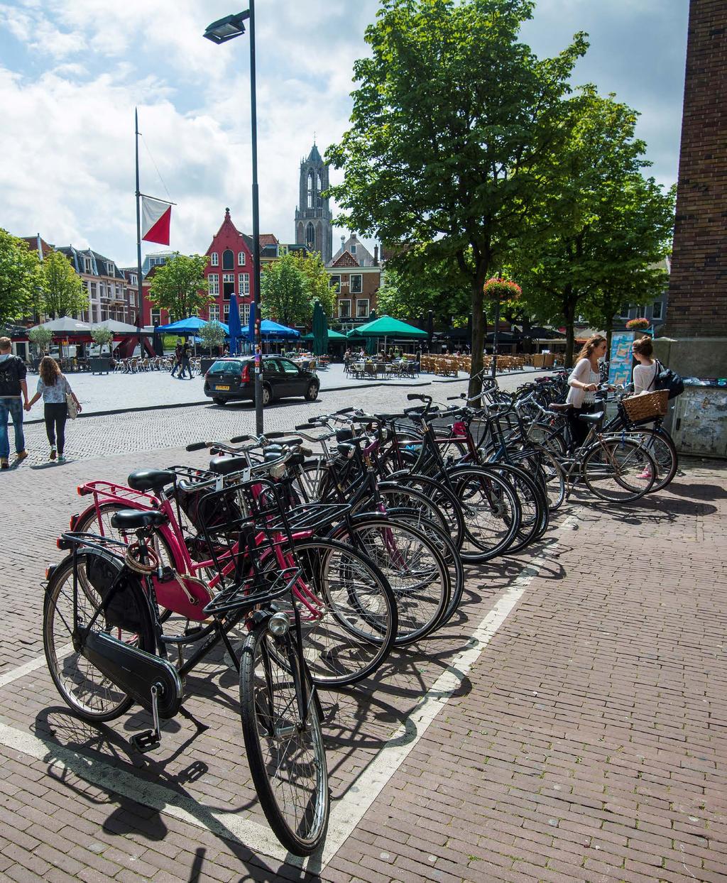 Fietsparkeren Straks 200 250 fietsparkeerplekken op straat (in functiestrook) Fietsparkeervakken bij