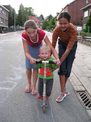 De meters en peters zijn de contactpersonen van de speelstraat Speelstraten zijn nieuw in Wingene. Het is daarom goed dat de meters en peters een oogje in het zeil houden. Loopt alles goed?