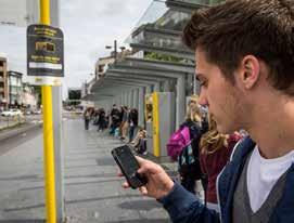 Kort nieuws 8 645 Antwerpenaren testen sms-ticket gratis uit De stad Antwerpen financierde afgelopen zomer meer dan 8 000 sms-tickets voor reizigers die het openbaar vervoer gratis wilden uitproberen.