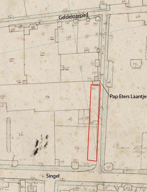 De locatie blijft lang onbebouwd en ook op de kadastrale kaart uit 1811-1832 is te zien dat er nog weinig bebouwing staat (afb. 7).
