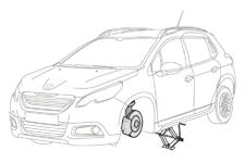 Praktische informatie Monteren van het wiel Bevestiging van het noodreservewiel Indien uw auto is voorzien van lichtmetalen velgen is het normaal dat bij het monteren van het noodreservewiel de