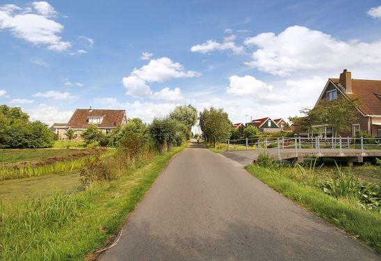 Daarnaast is de woning ideaal gelegen nabij de snelweg.