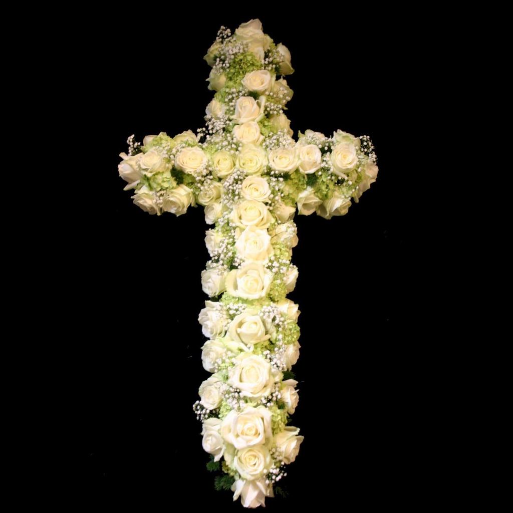 Rouwbloemstuk Kruis 50039 Dit rouwstuk is gemaakt in de vorm van een kruis