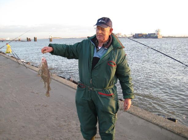 Groeten Rob#50 Hallo, eurovissers vandaag Zaterdag 8 december gevist op het havenhoofd van Vlaardingen met zagers en pieren.