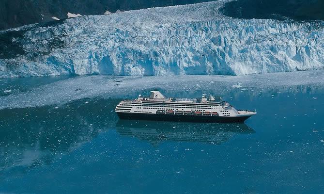 De Inside Passage strekt zich uit over de prachtige landschappen van het Misty Fjords National Monument en het Glacier Bay National Park.