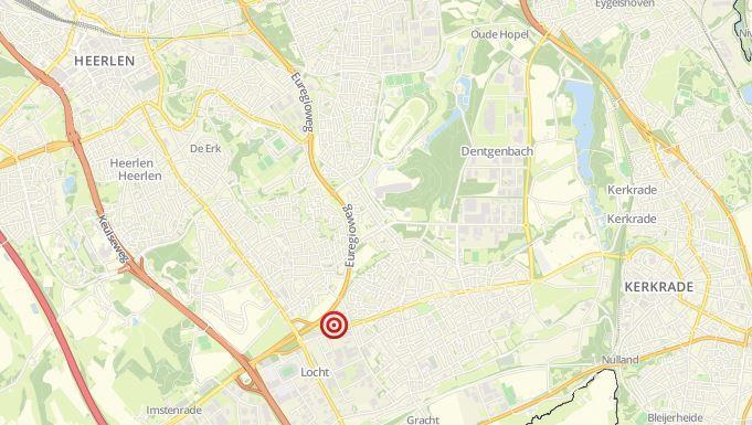 DE ONROERENDE ZAAK : Zeer nette, instapklare kantoorruimte met voldoende parkeerplaatsen voor de deur, op een ware zichtlocatie.