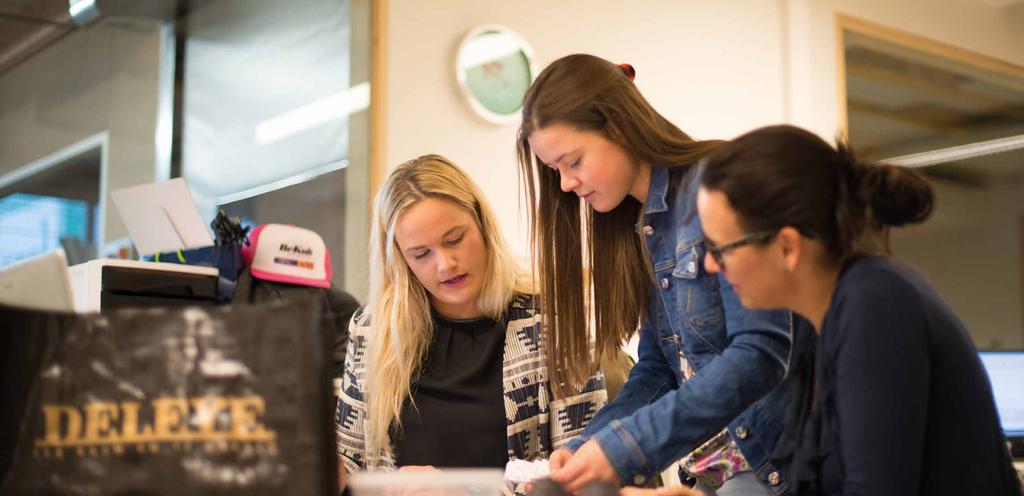 E JAAR SEMESTER 1 Bachelorproef Business Start-up 1 10 Waardering en overdracht van bedrijven Enterprise Resource Planning & Quality Control 4 Risk- & juridisch management - Juridisch management -