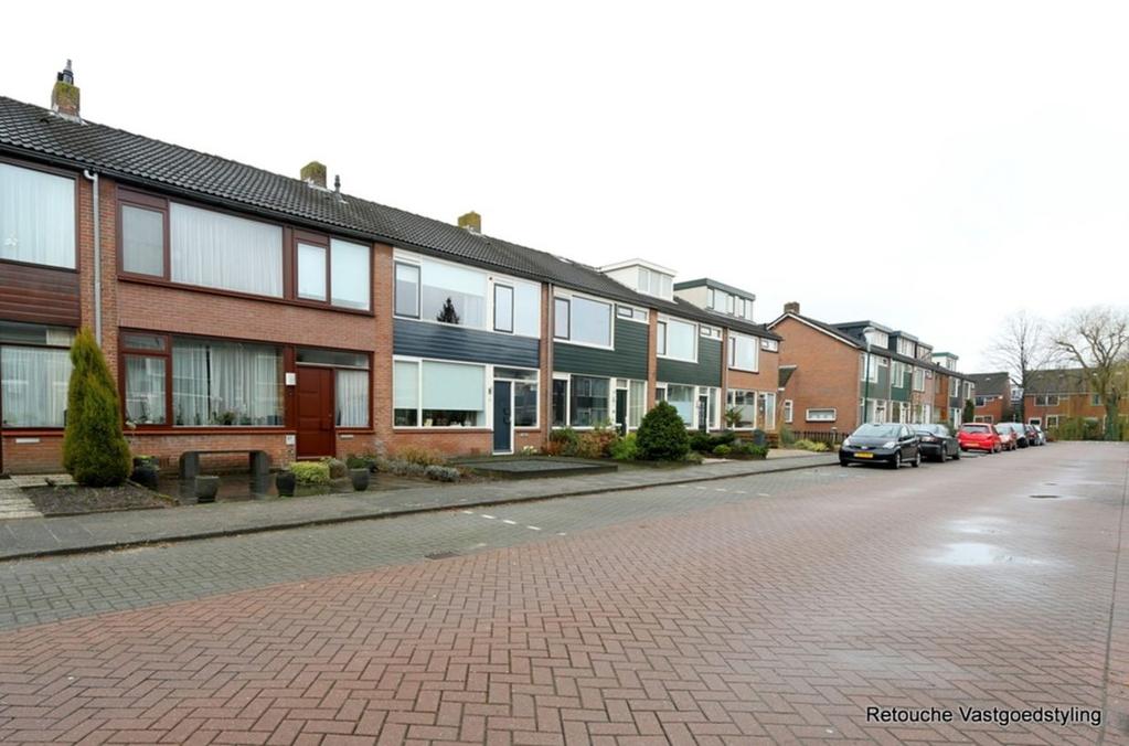 Beatrixlaan 37 3481 CD Harmelen Inleiding Leuke tussenwoning met zonnige tuin op het zuiden. De woning is goed onderhouden en kan van binnen naar eigen stijl gemoderniseerd worden.